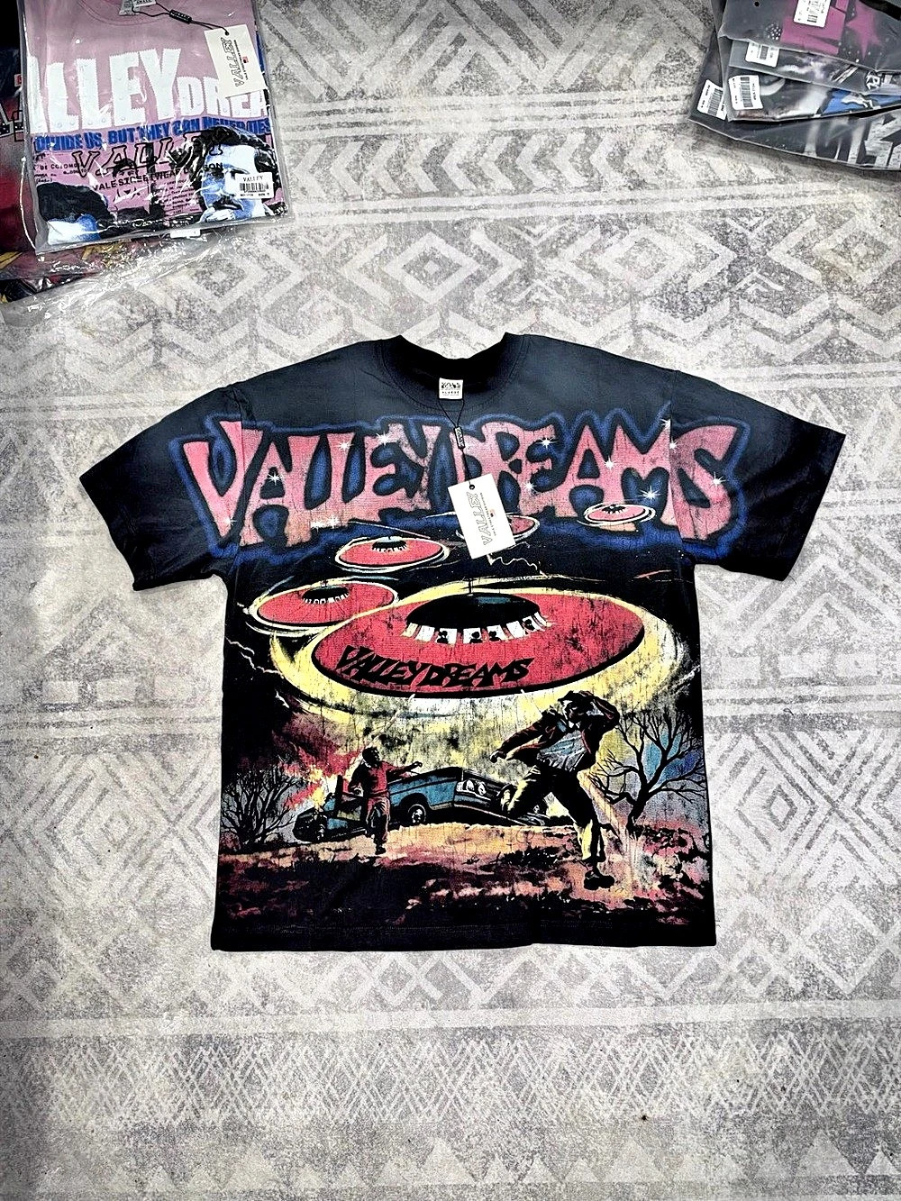 Valley Apparel Valley Dreams graphic tee Graphic Tee in Black & Red Size XL